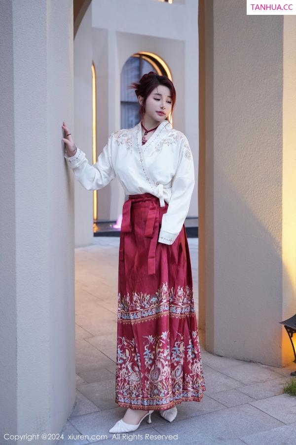 美七Mia  [XiuRen]高清写真图 2024.01.19 No.7985 美七Mia 古装美腿第6张图片